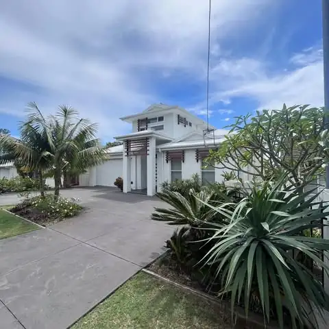 Lawn mowing & edging by Sunny Garden in Shelly Beach