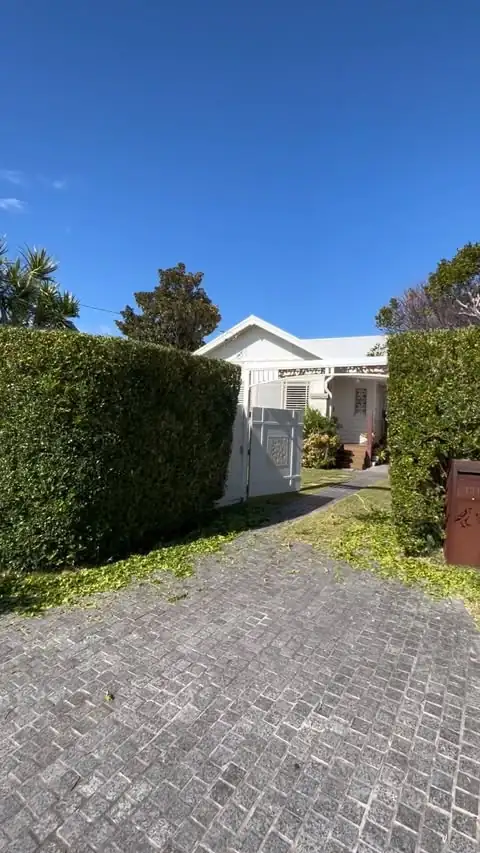 Hedging & pruning by Sunny Garden in Toowoon Bay